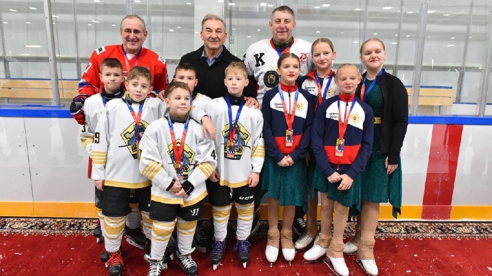 В Брянске в новом Ледовом дворце «Пересвет» провели первый хоккейный матч