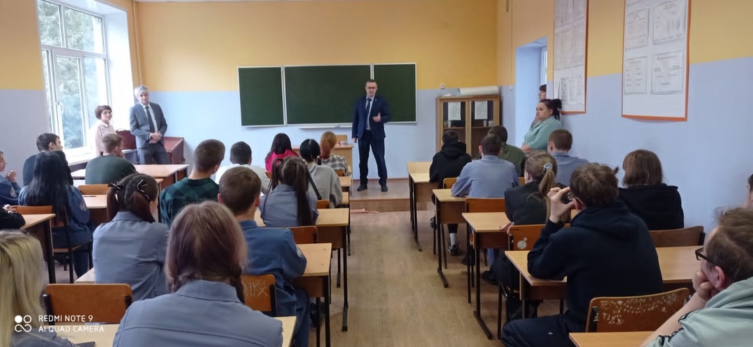 В Брасовском промышленно-экономическом техникуме в рамках «Часа делового общения» прошла встреча с представителями ОАО «РЖД»
