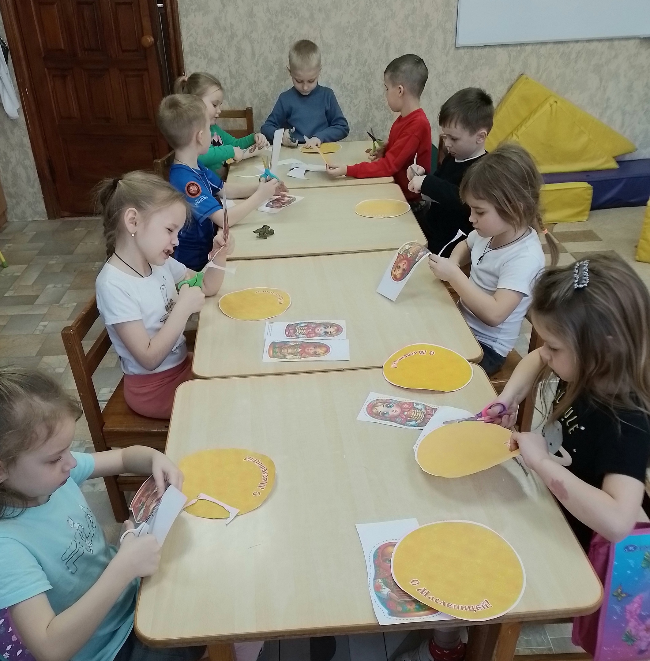 В Локотском детской саду №4 прошла Масленичная неделя