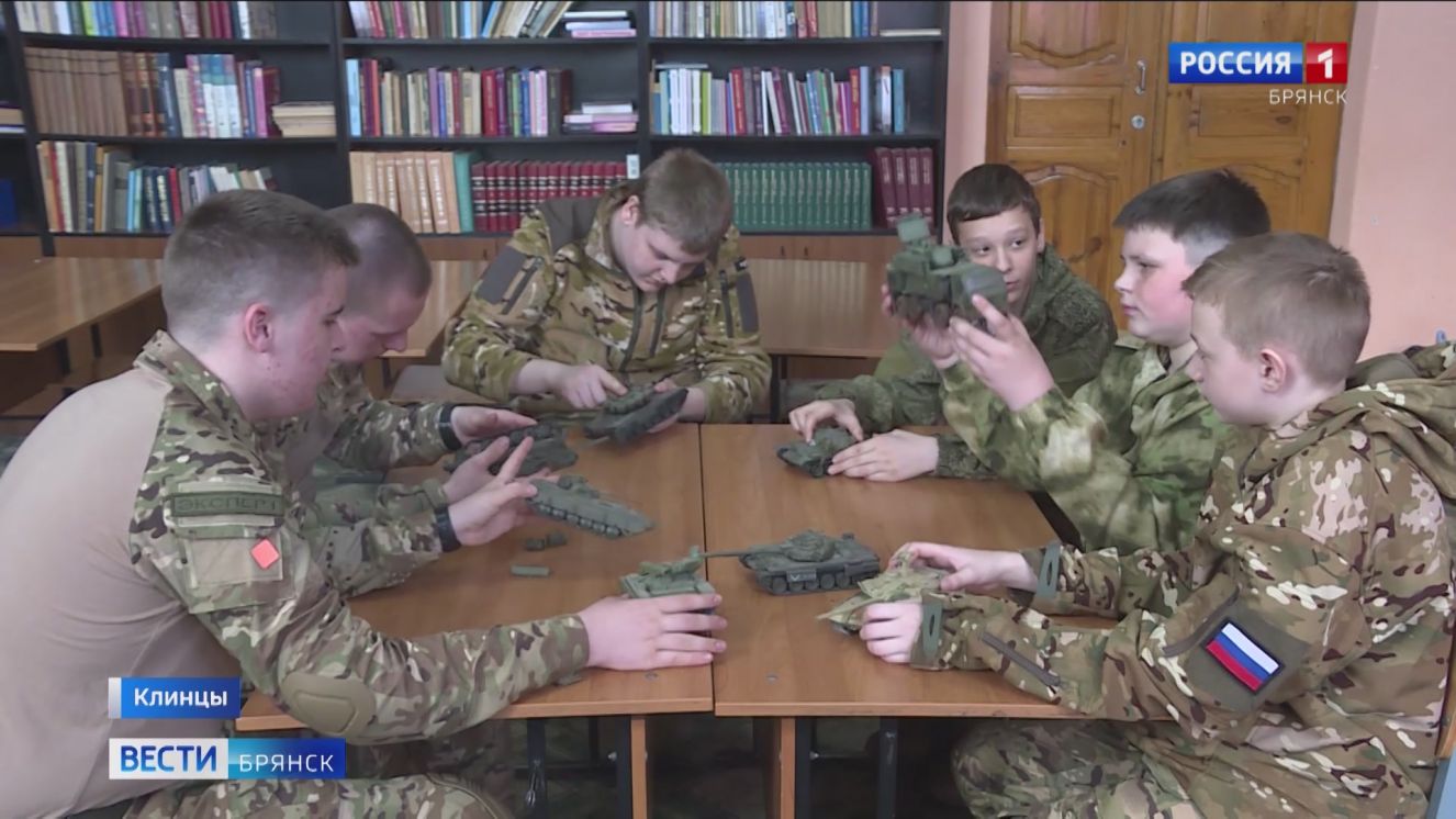 Ученик 1-ой клинцовской гимназии создал военно-спортивный клуб «327»