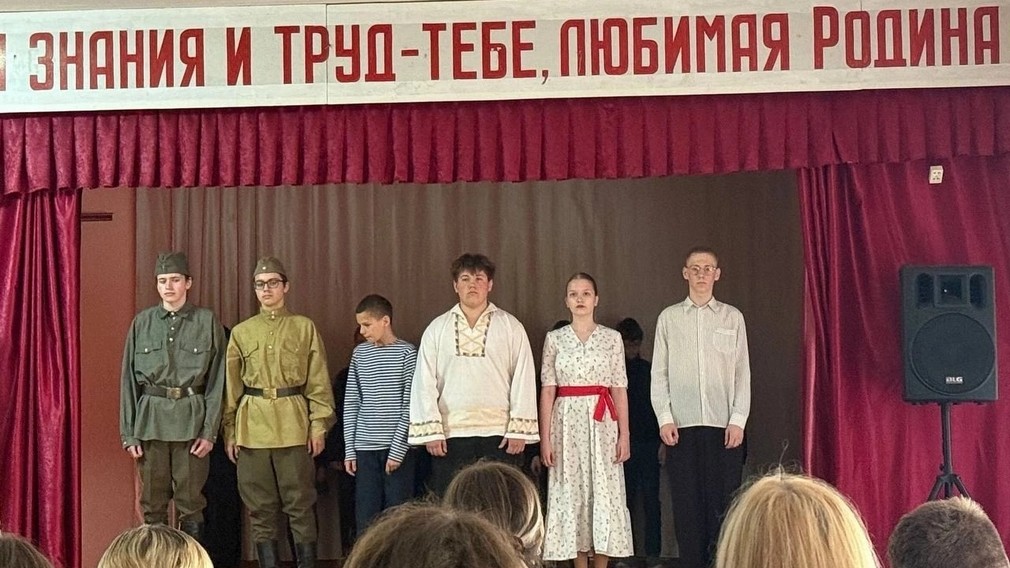 Брасовские школьники показали спектакль о войне для своих ровесников