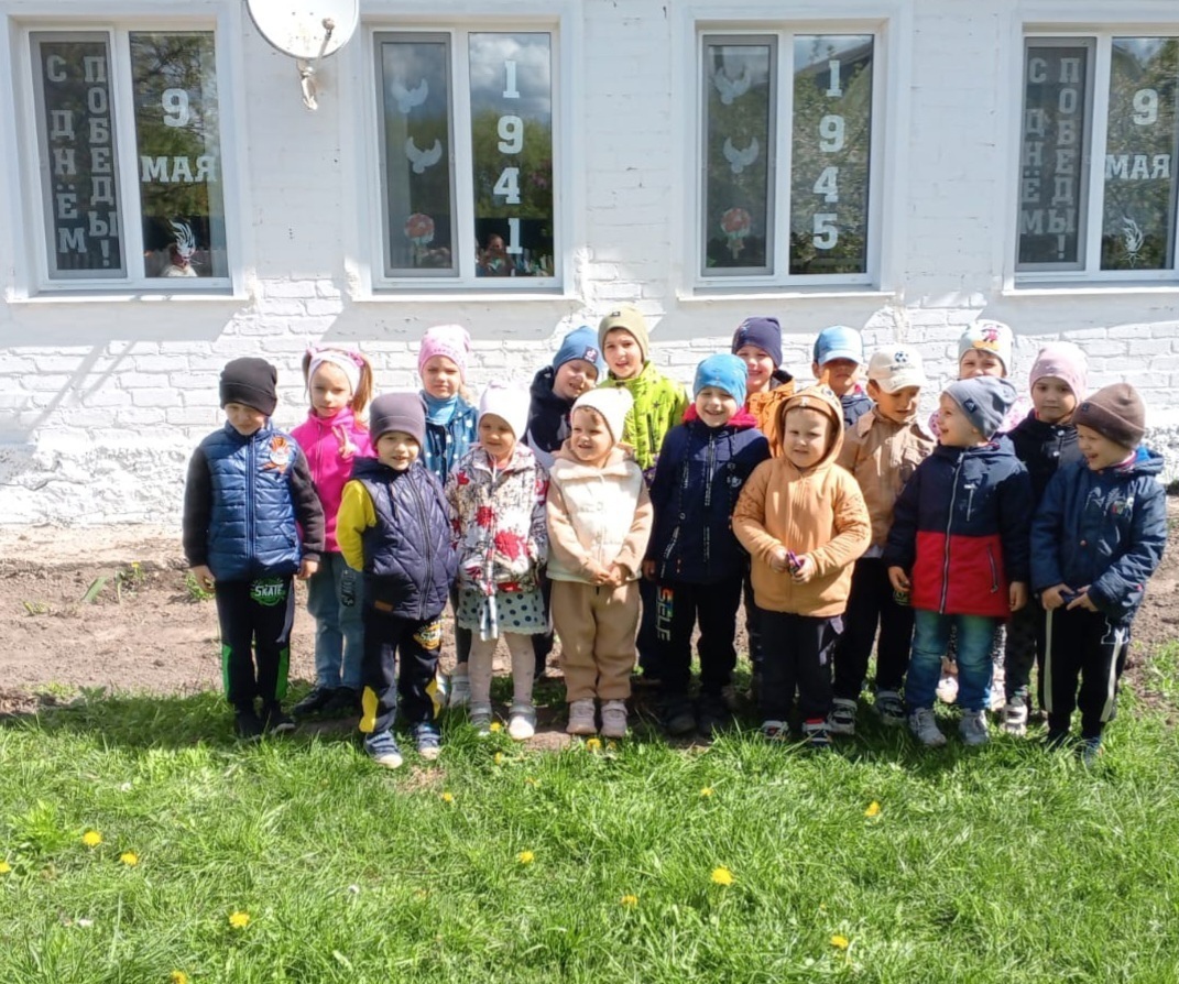 Коллектив детского сада №4 п. Локоть присоединился к акции «Окна Победы»