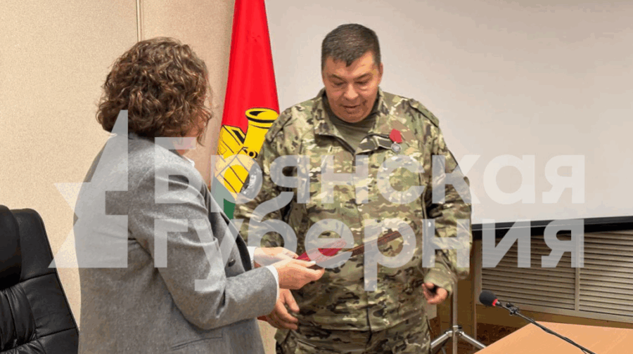 Начальнику штаба отряда «БАРС-Брянск» Николаю Голубокому вручили государственную награду
