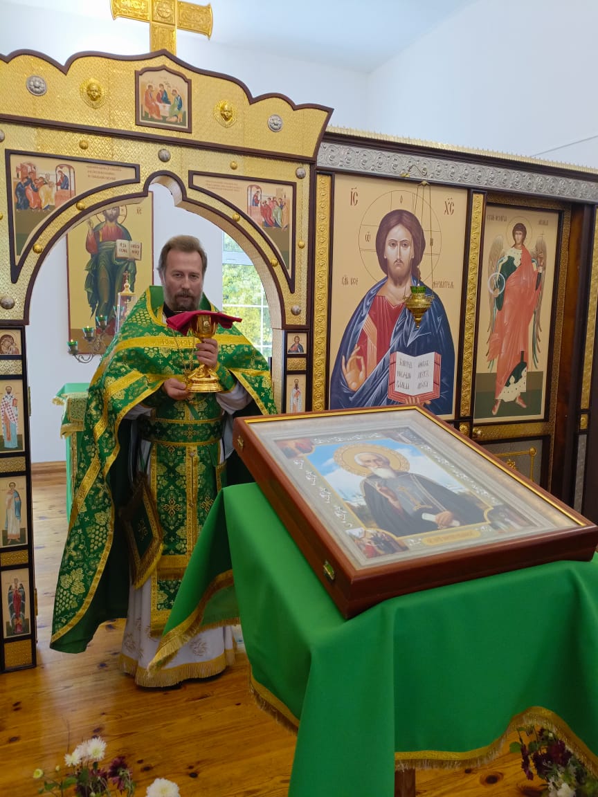 В день памяти преподобного Сергия Радонежского храм п. Локоть отметил малый  престольный праздник