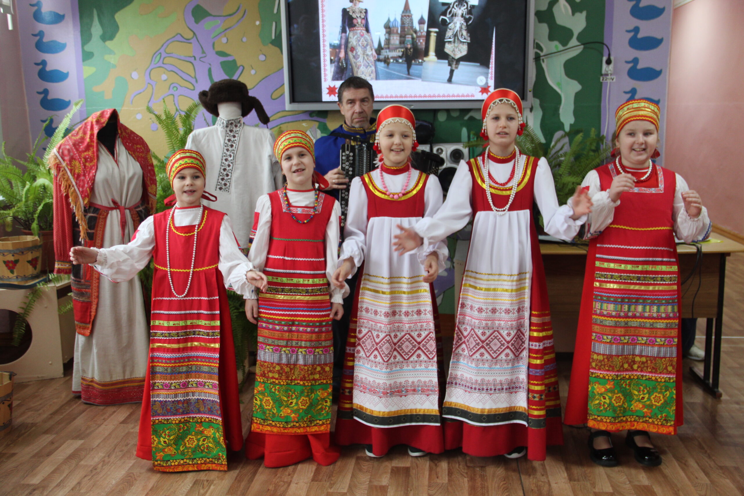 В Локотской школе №3 Брасовского района дети многое узнали о народном костюме