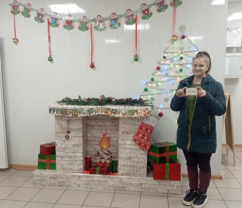 В ОСЗН Брасовского района Диана Блинова получила удостоверение многодетной семьи нового образца