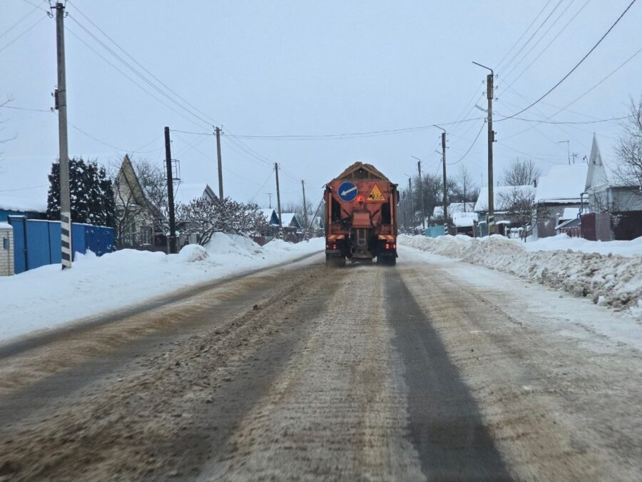 Очистка и обработка региональных и межмуниципальных автодорог ведется в круглосуточном режиме