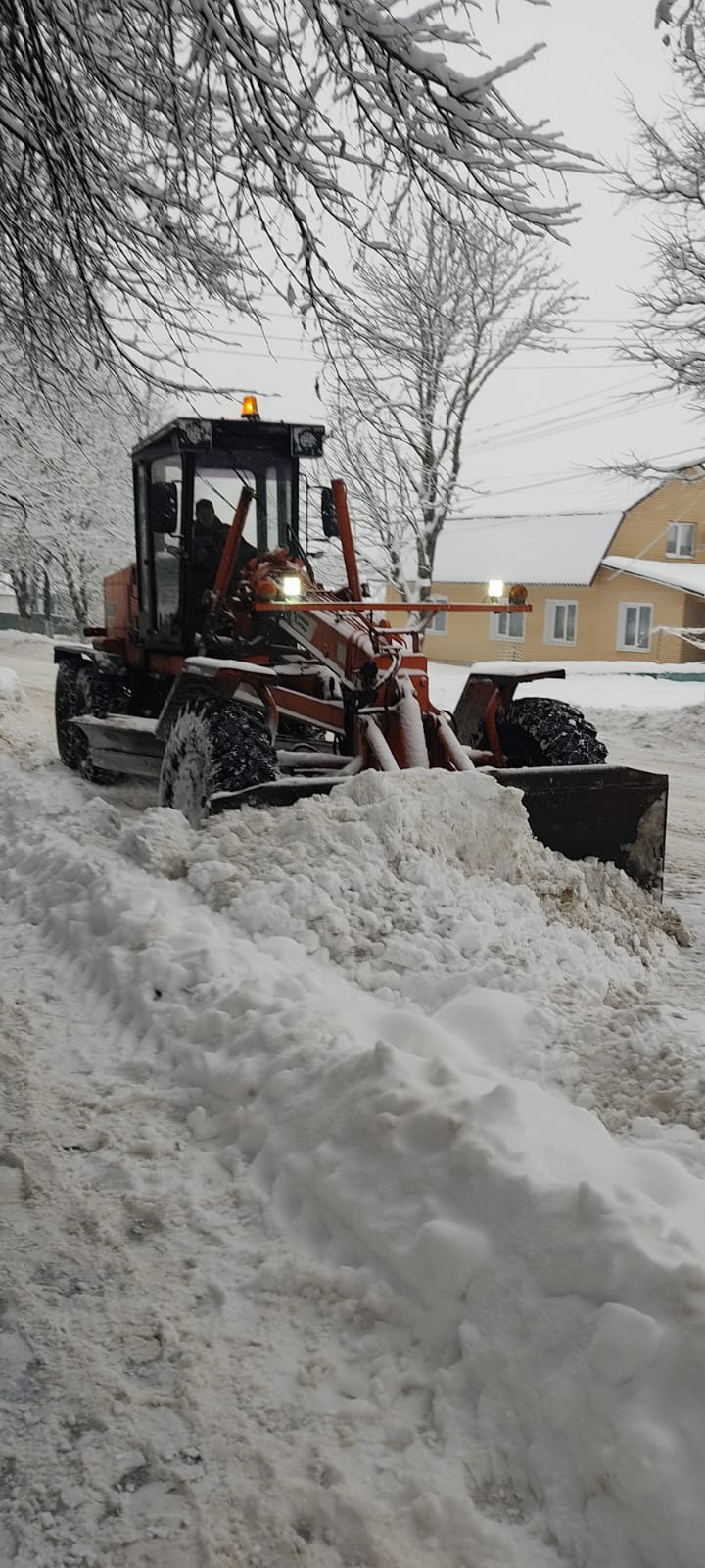 В Брасовском районе борются с последствиями снегопада