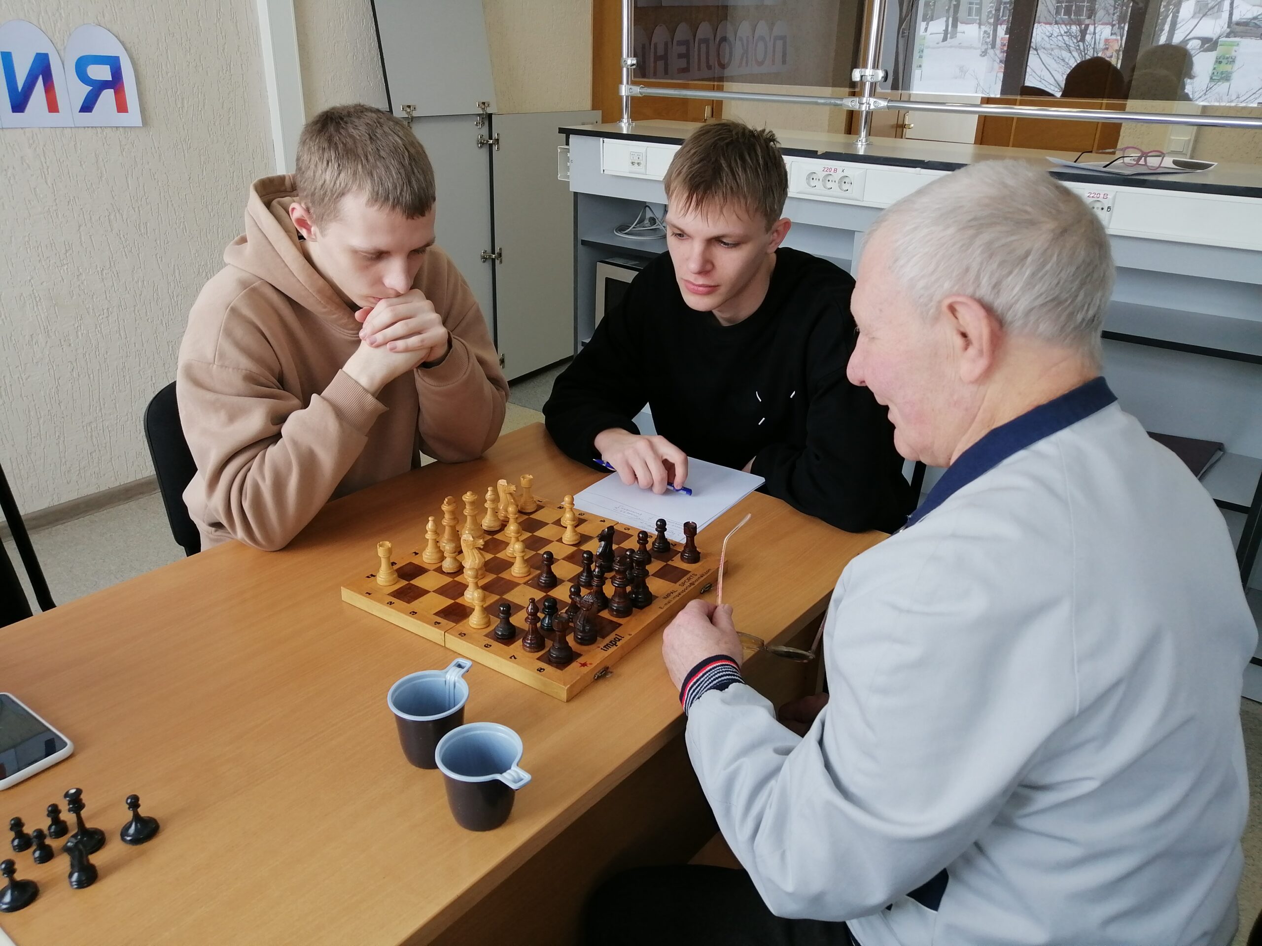 В Брасовском районе состоялся шахматно-шашечный турнир между двумя поколениями