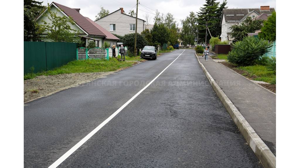 На улице Смольной в Брянске построили тротуар