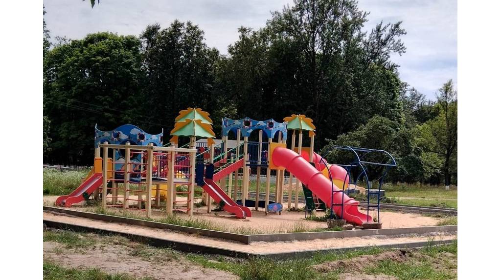 В брянском посёлке Красная Гора благоустраивается парк