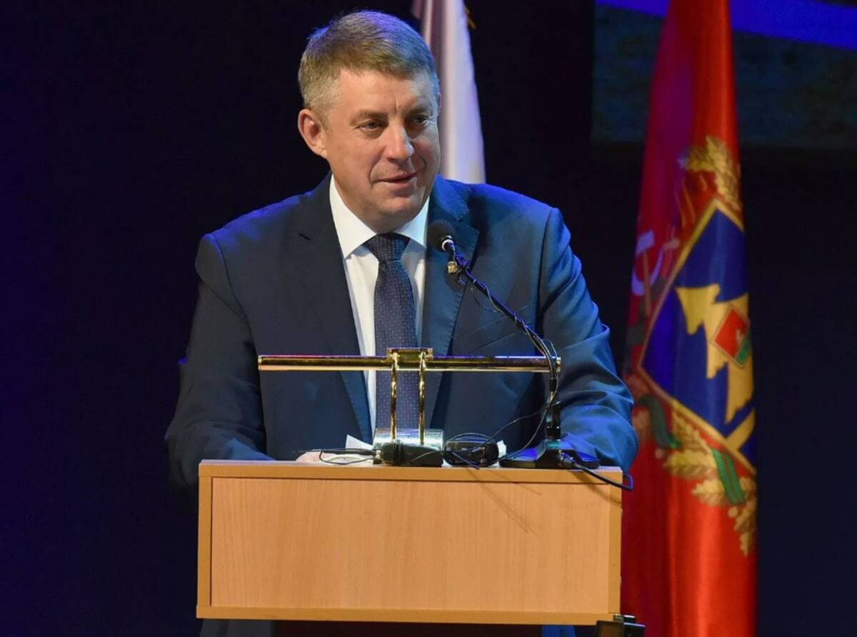 Брянский губернатор Александр Богомаз поздравил работников торговли