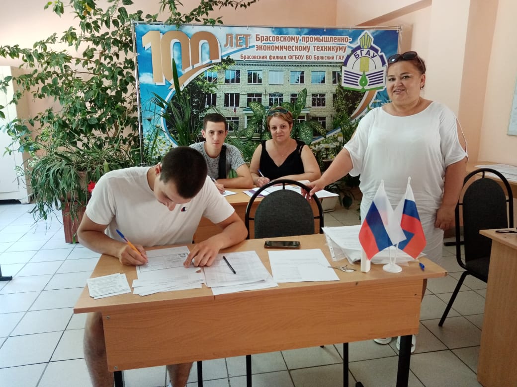 В Брасовском промышленно-экономическом техникуме идет приемная кампания