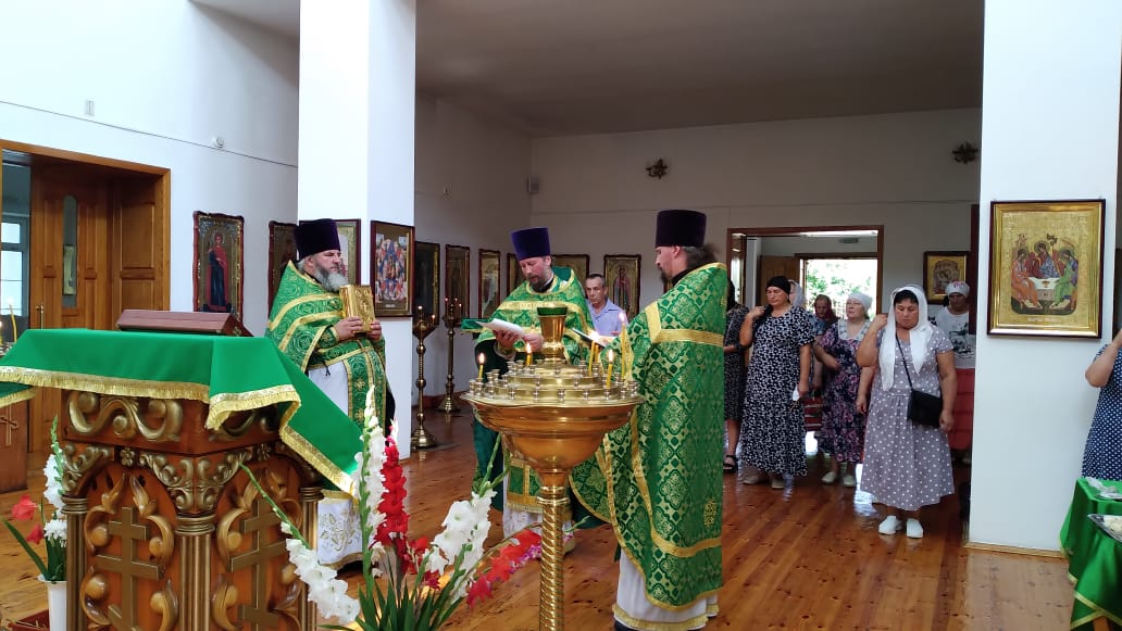 Храм в поселке Локоть отметил малый престольный праздник
