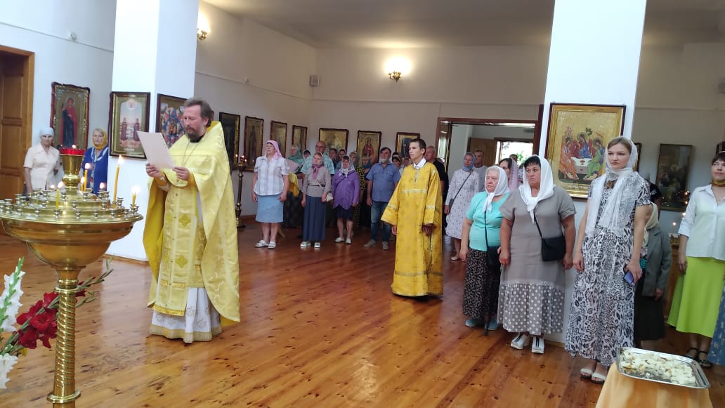 В храме п. Локоть  совершено богослужение по случаю дня памяти святого равноапостольнольного князя Владимира