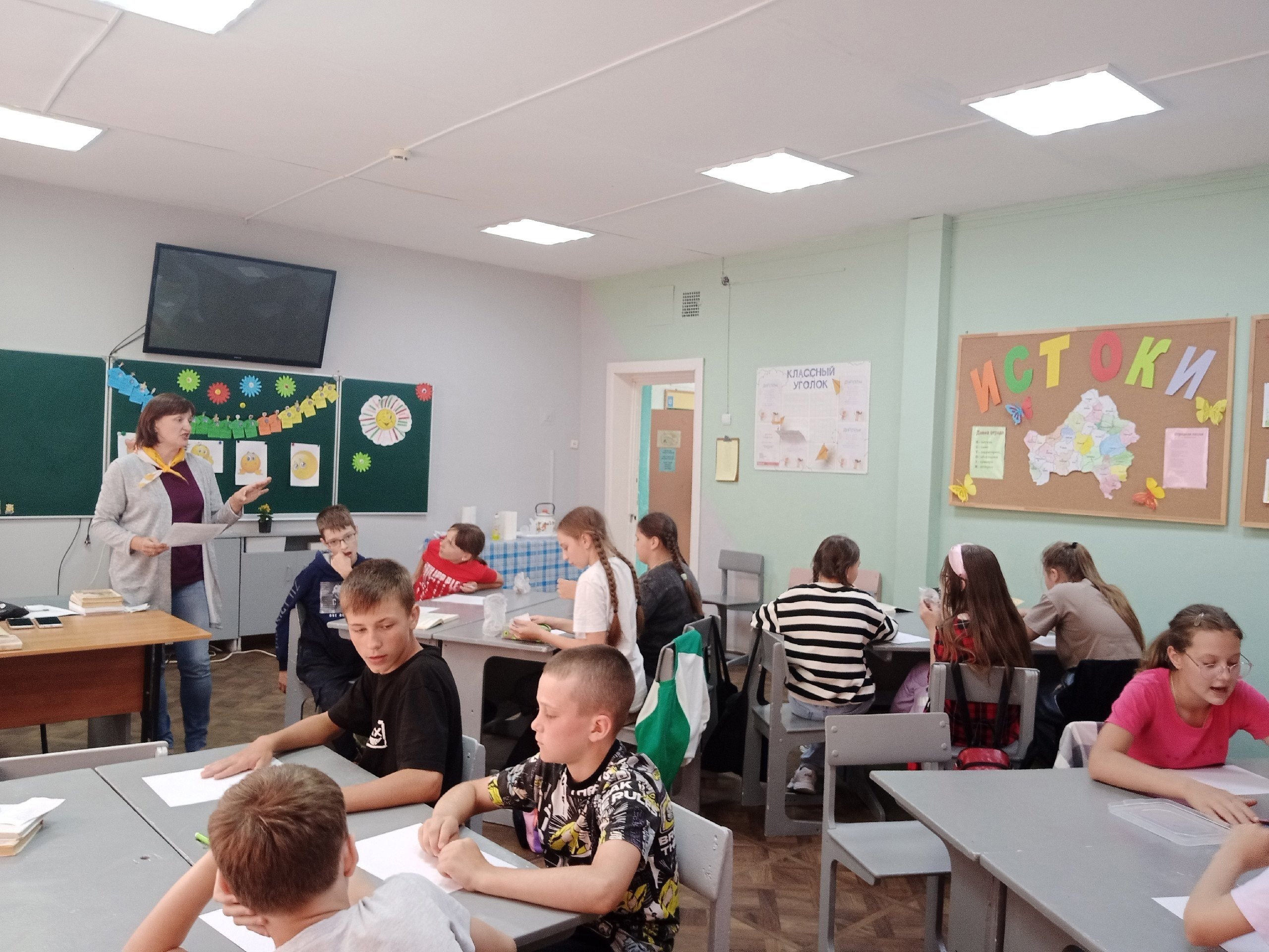 В оздоровительном лагере Брасовской школы имени В.А. Алексютина прошло коллективное творческое дело «Мы — будущее нашей страны»
