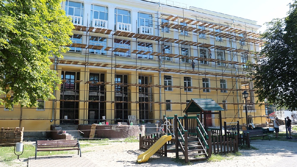 В Брянске продолжается ремонт Дворца культуры железнодорожников
