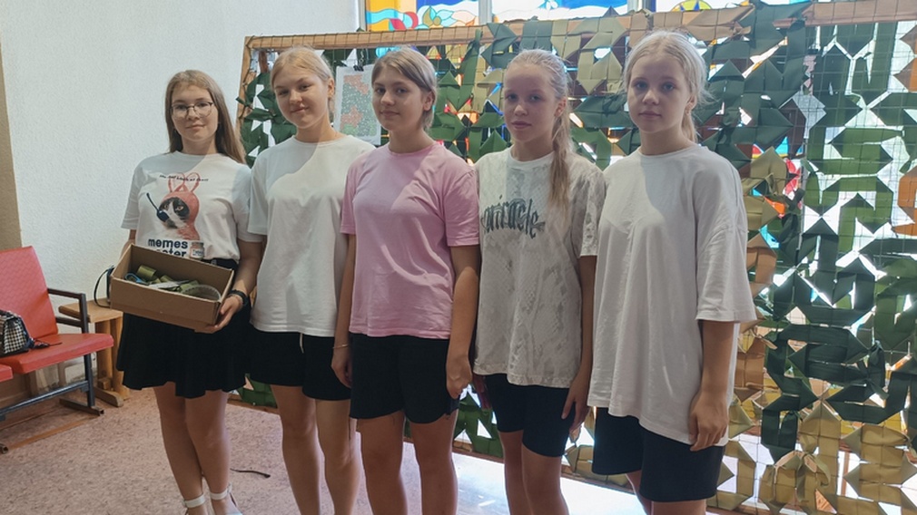 Брасовские активисты Движения Первых помогают в плетении маскировочных сетей