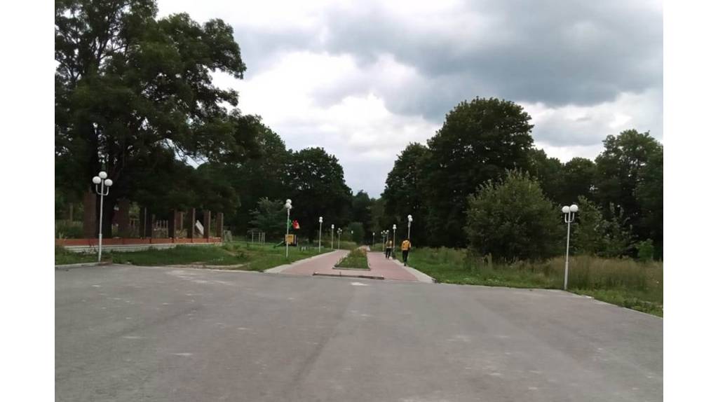 В Дятьково продолжается благоустройство парка
