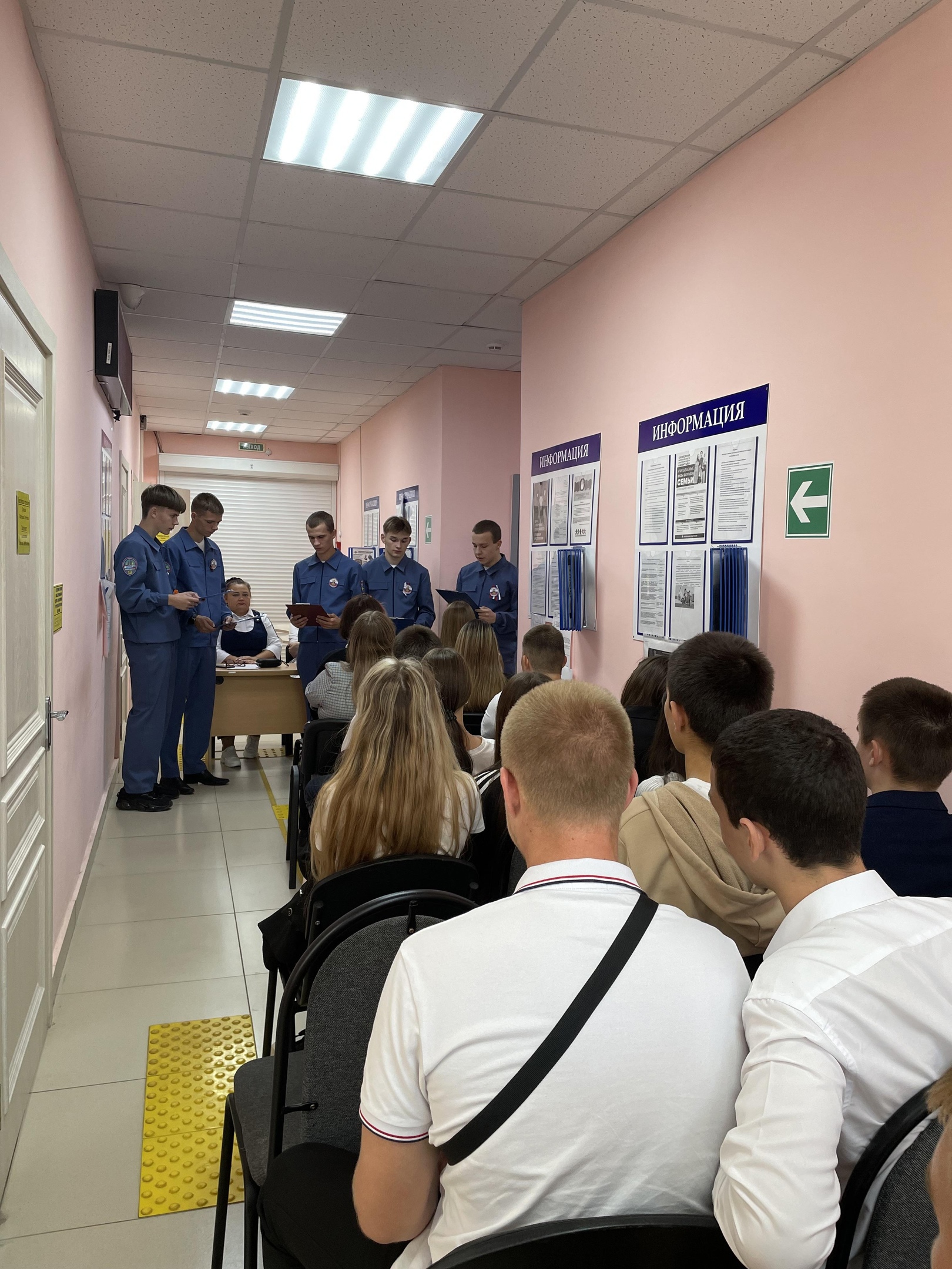 В Комплексном центре социального обслуживания населения Брасовского района на базе семейного клуба «Домашний уют» состоялась встреча со студентами