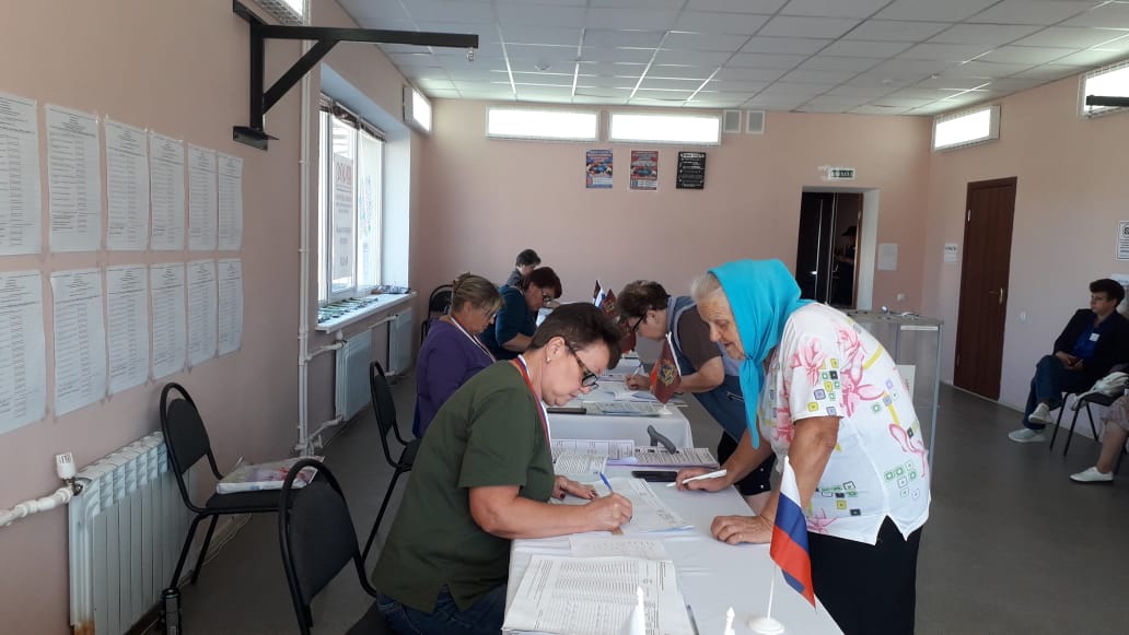 Жители Погребского сельского поселения тоже спешат посетить свой избирательный участок