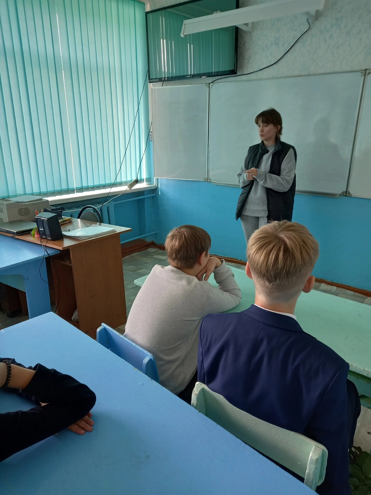 В ЛСОШ №3 прошла в рамках проекта «Профориентация» встреча школьников встреча с ветеринарным врачом Вероникой Наместниковой