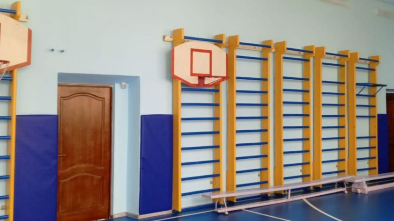 Обновление школьных спортивных залов в Брянской области продолжается