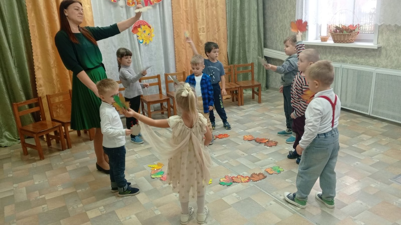 Для воспитанников Локотского детского сада №4 прошел осенний утренник