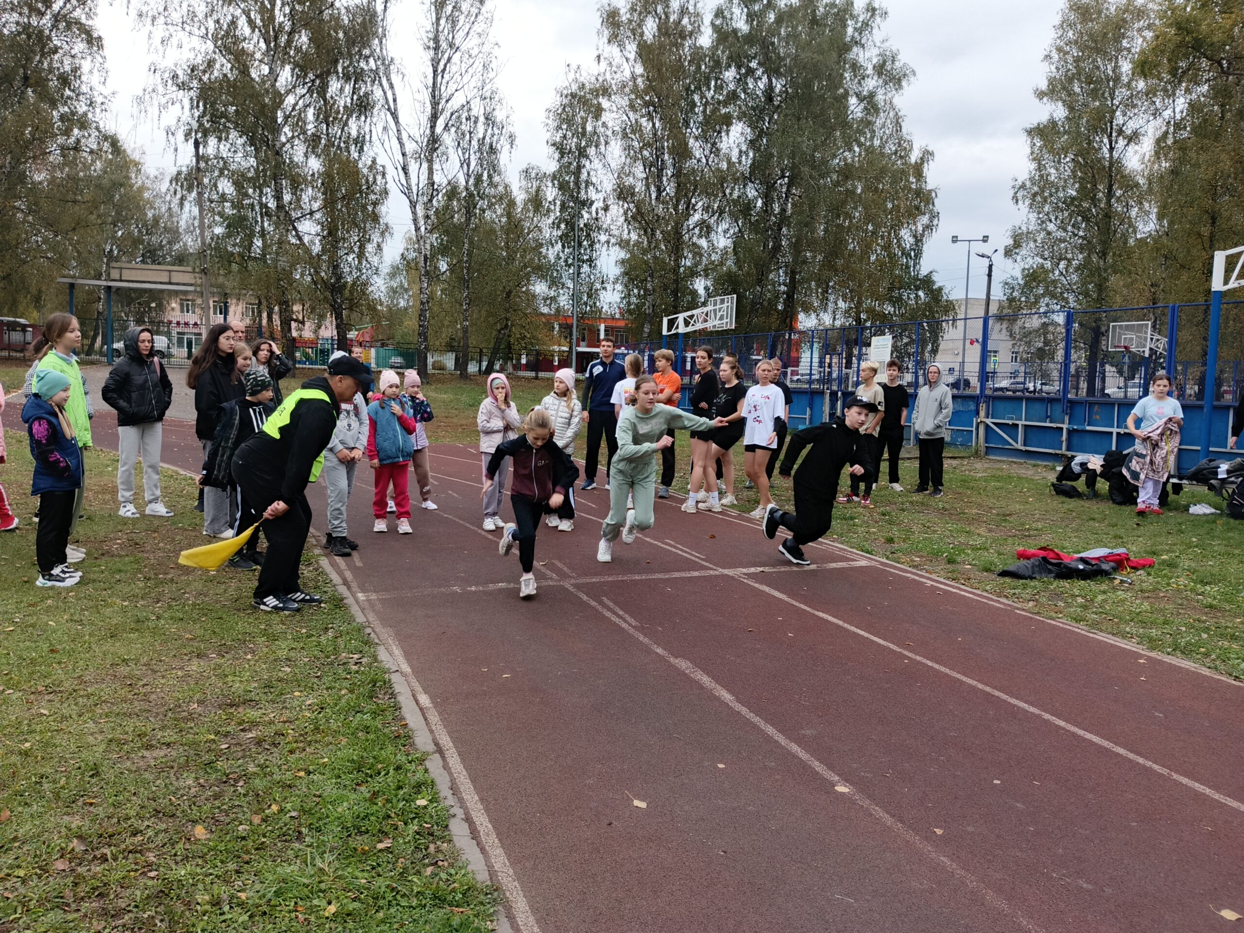 В рамках Брянского дня ВФСК ГТО на центральном стадионе п. Локоть прошел спортивный фестиваль