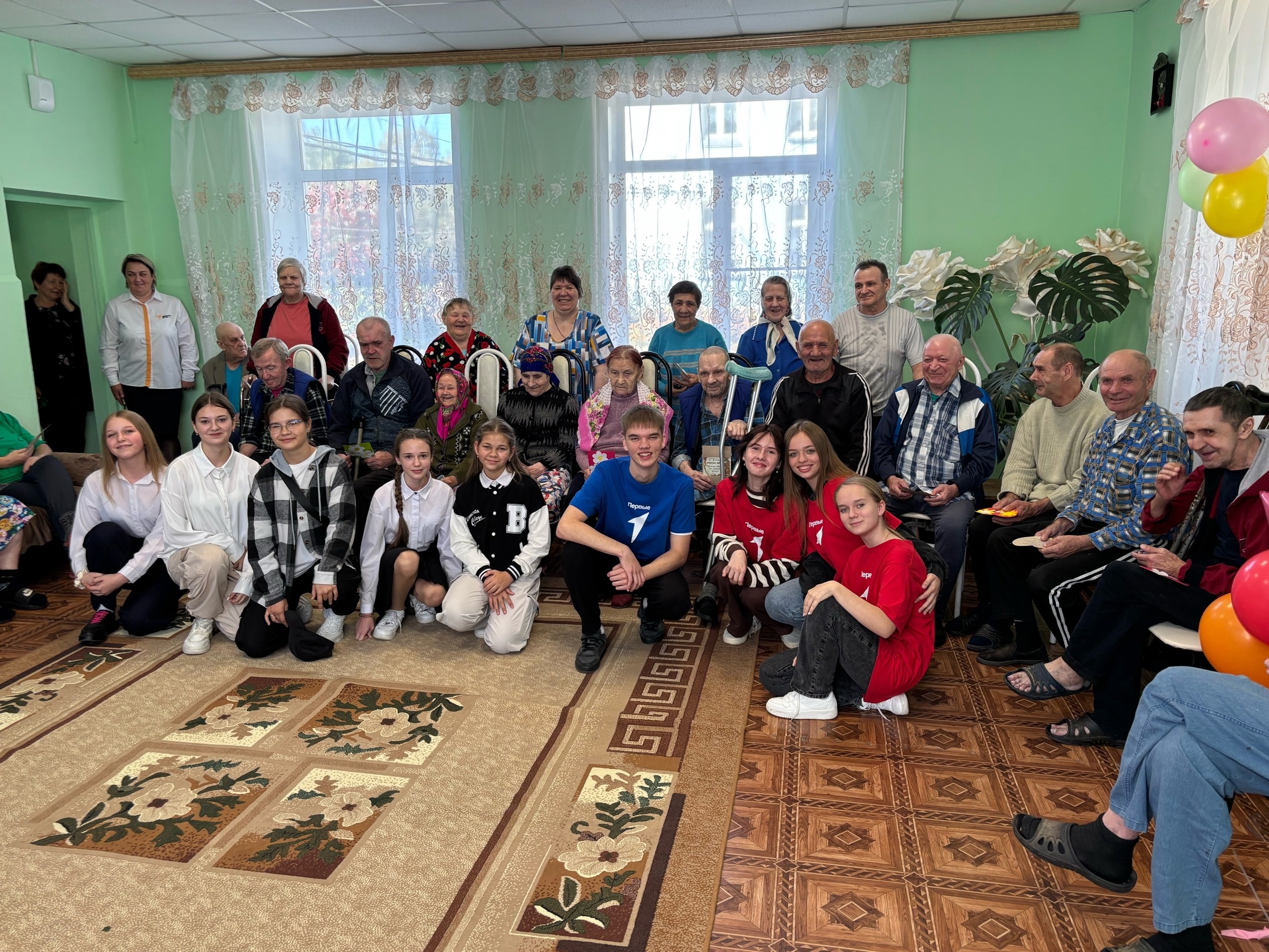 Активисты местного отделения Движения Первых поздравили жителей Глодневского дома-интерната для пожилых людей и инвалидов