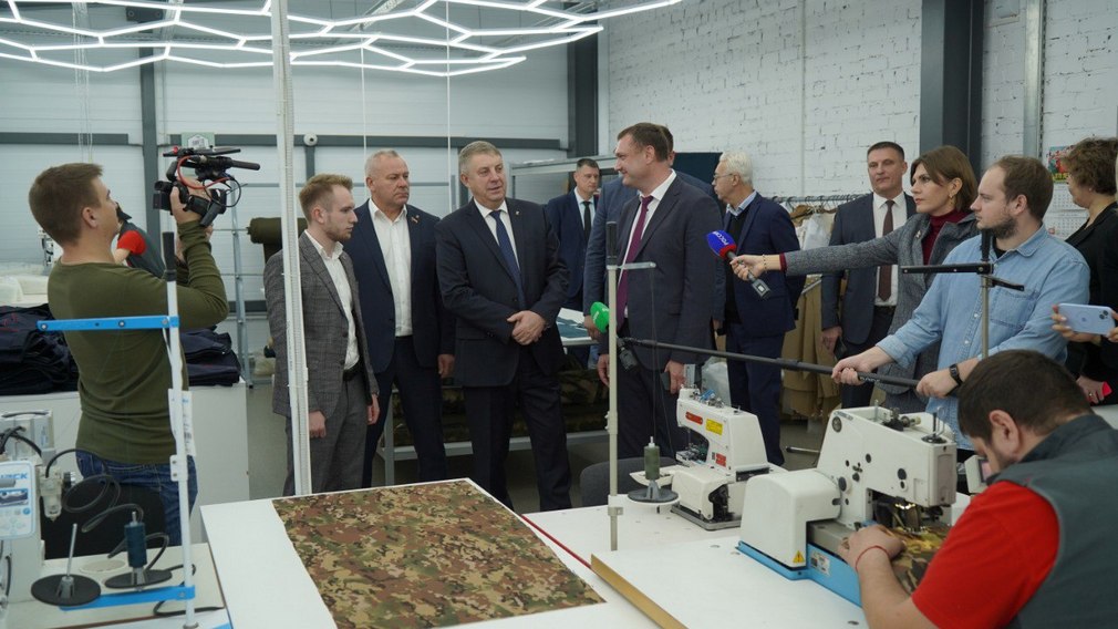 Брянскую швейную фабрику посетил Александр Богомаз