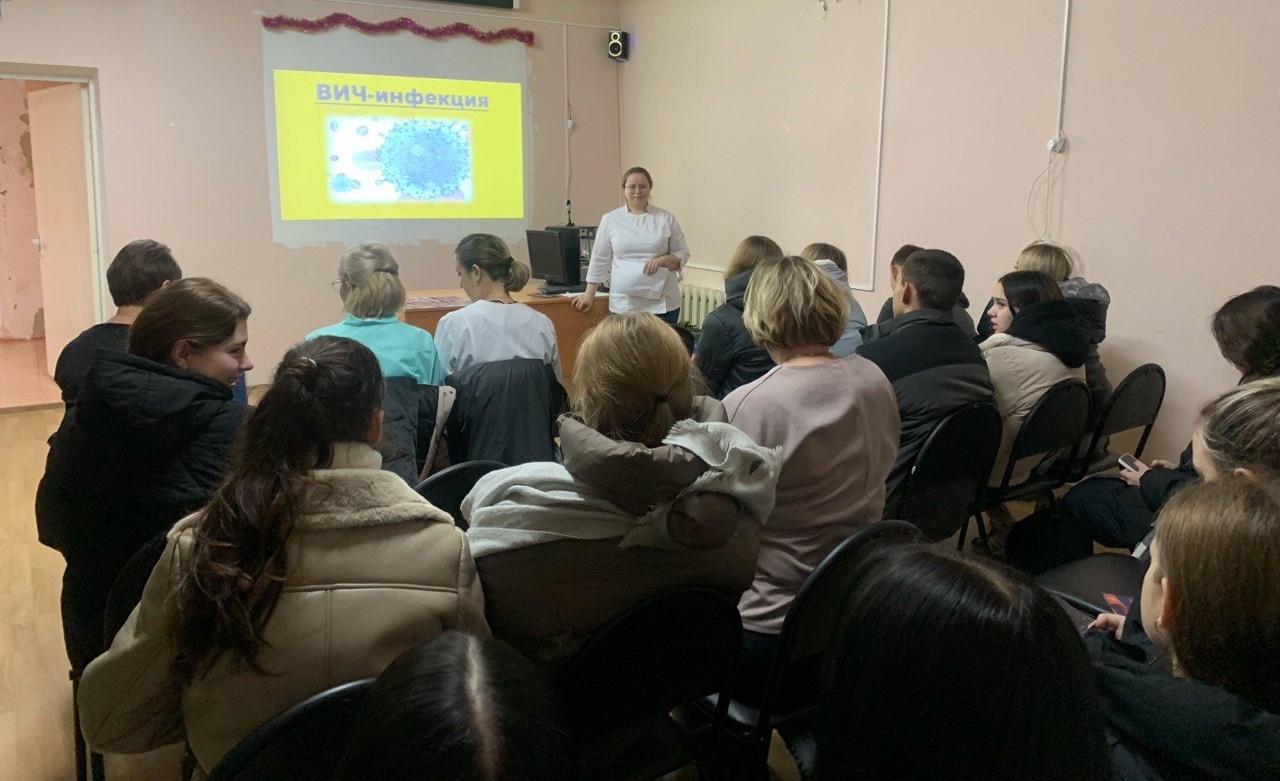 В Брасовской ЦРБ прошло мероприятие в рамках Всероссийской акции по борьбе с ВИЧ-инфекцией «Стоп ВИЧ/СПИД»