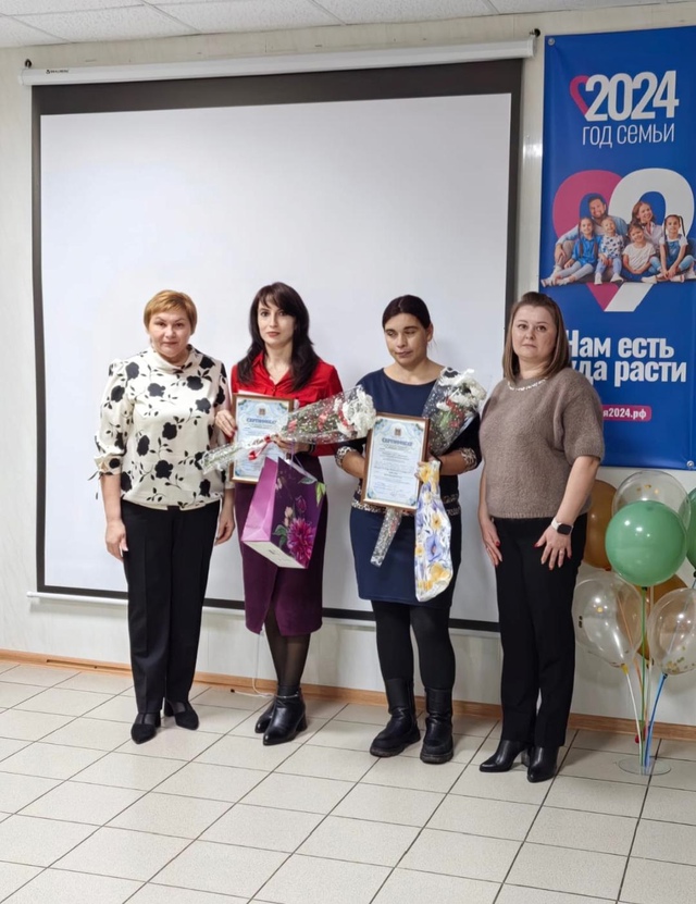 В отделе социальной защиты населения Брасовского района вручили сертификаты на областной материнский (семейный) капитал многодетным мамам