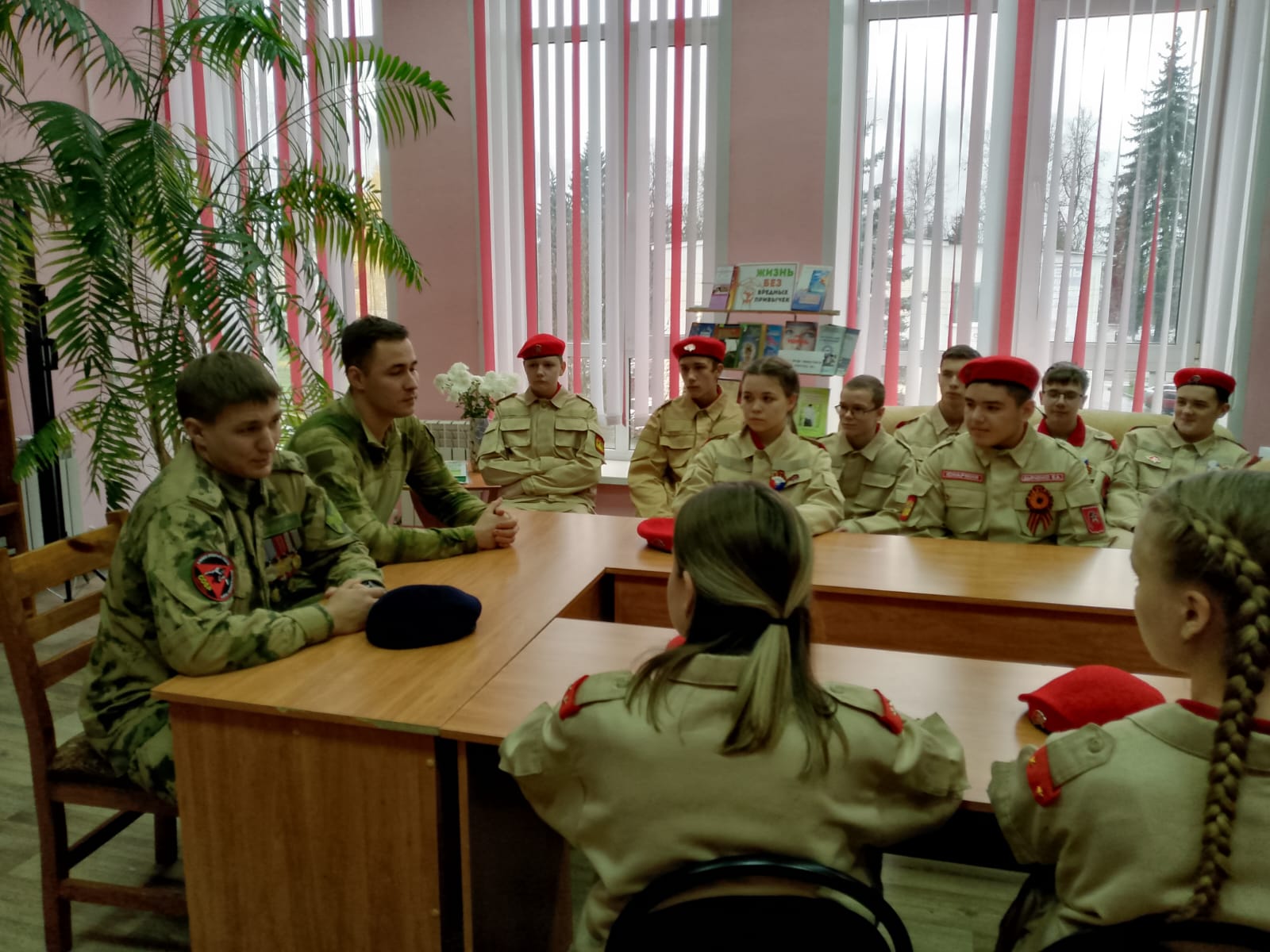 Юнармейцы отряда «Витязь» встретились с участником СВО
