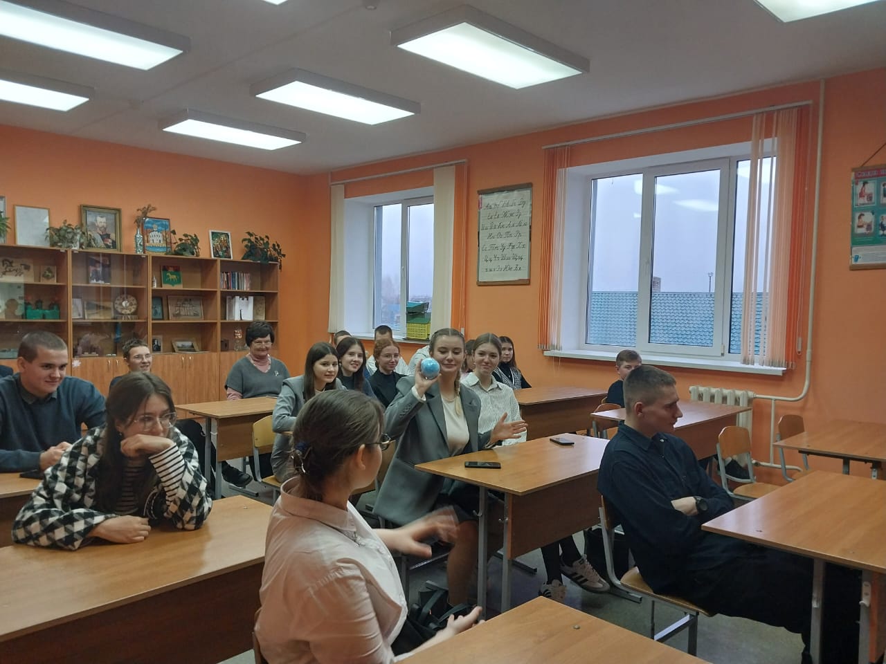 Специалист Центра занятости населения Брасовского района провел с десятиклассниками ЛСОШ №2 имени Н.Ф. Струченкова тренинг