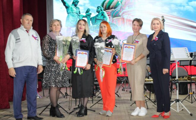 Представителям локотских добровольческих групп вручили благодарности