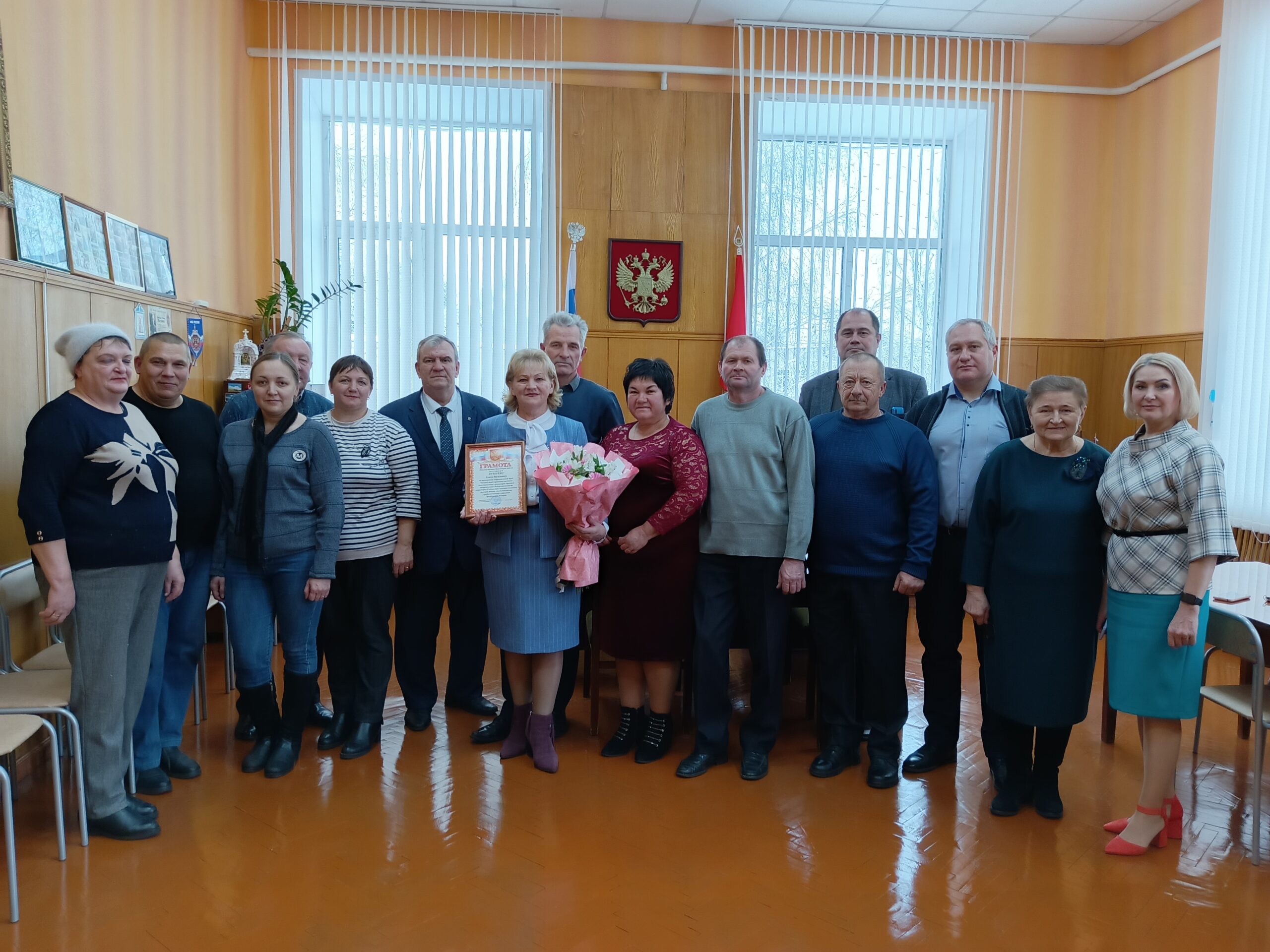 За многолетний труд Елене Васильевне Бушуевой почет и уважение