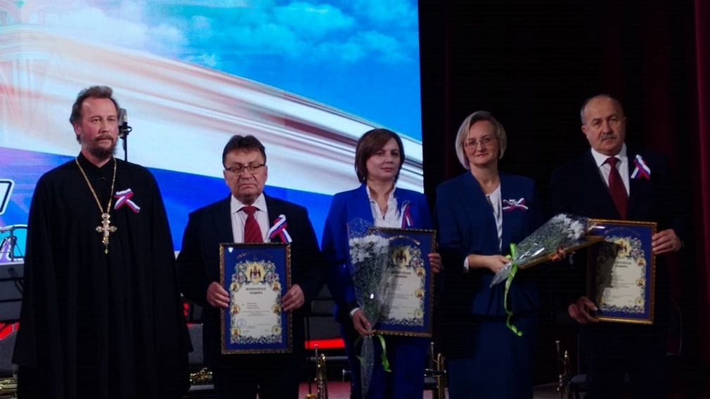 Благочинный Брасовского церковного округа вручил архиерейские грамоты