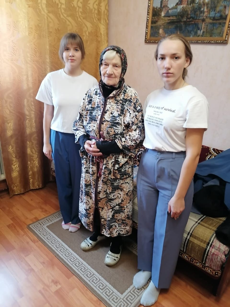 Члены отряда ЮСП «Маяк» оказывали помощь инвалиду