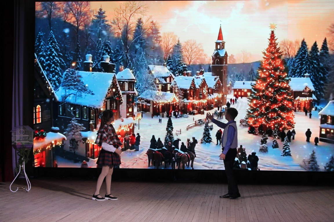 На сцене Локотского дома культуры показали детский спектакль «Синяя птица»