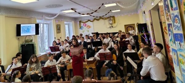 В Карачевской ДШИ им.В.Ф.Кольцова прошел благотворительный концерт-ярмарка