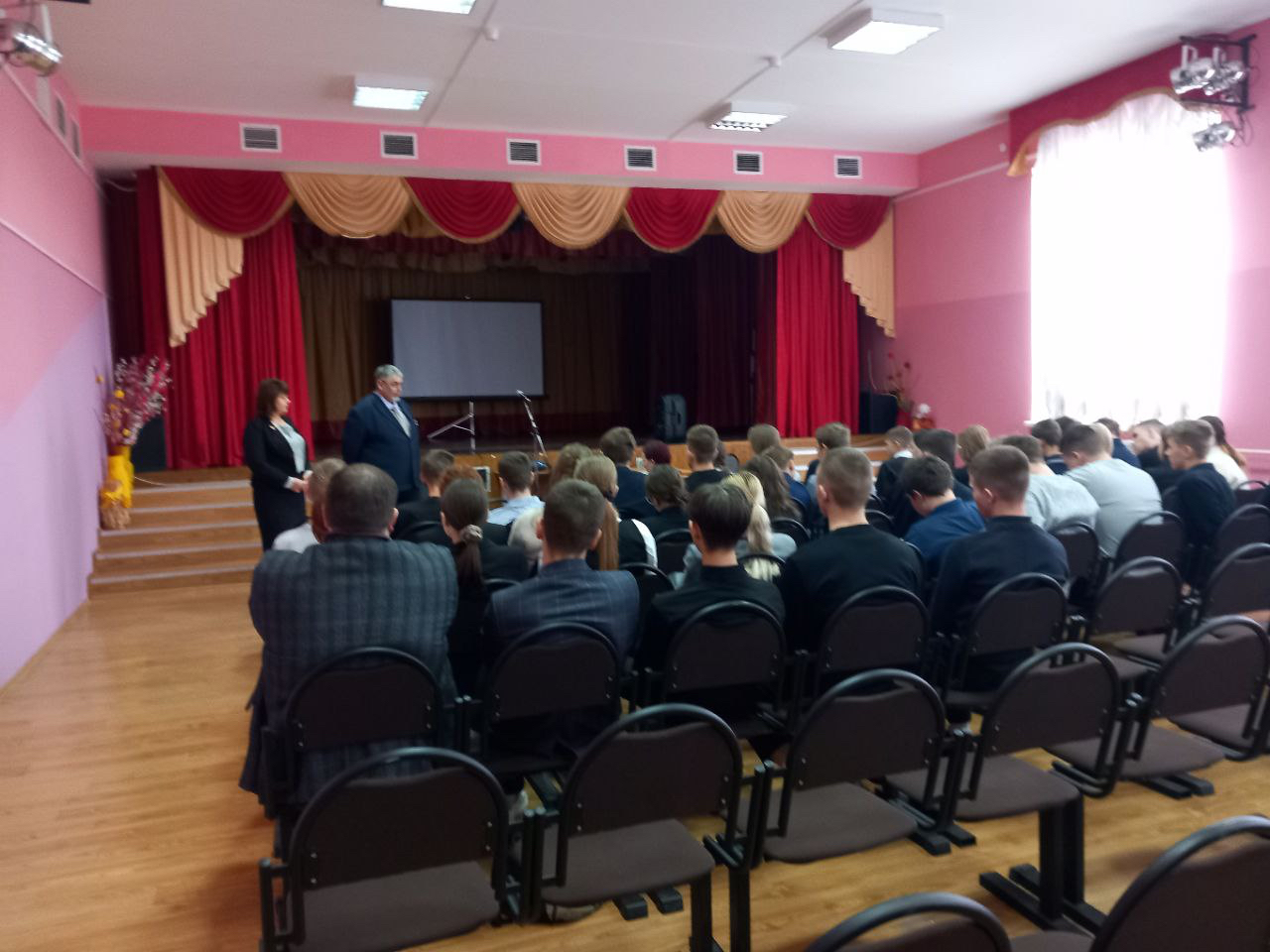 Старшеклассникам ЛСОШ №2 имени Н.Ф. Струченкова рассказали о целевом обучении в области медицины