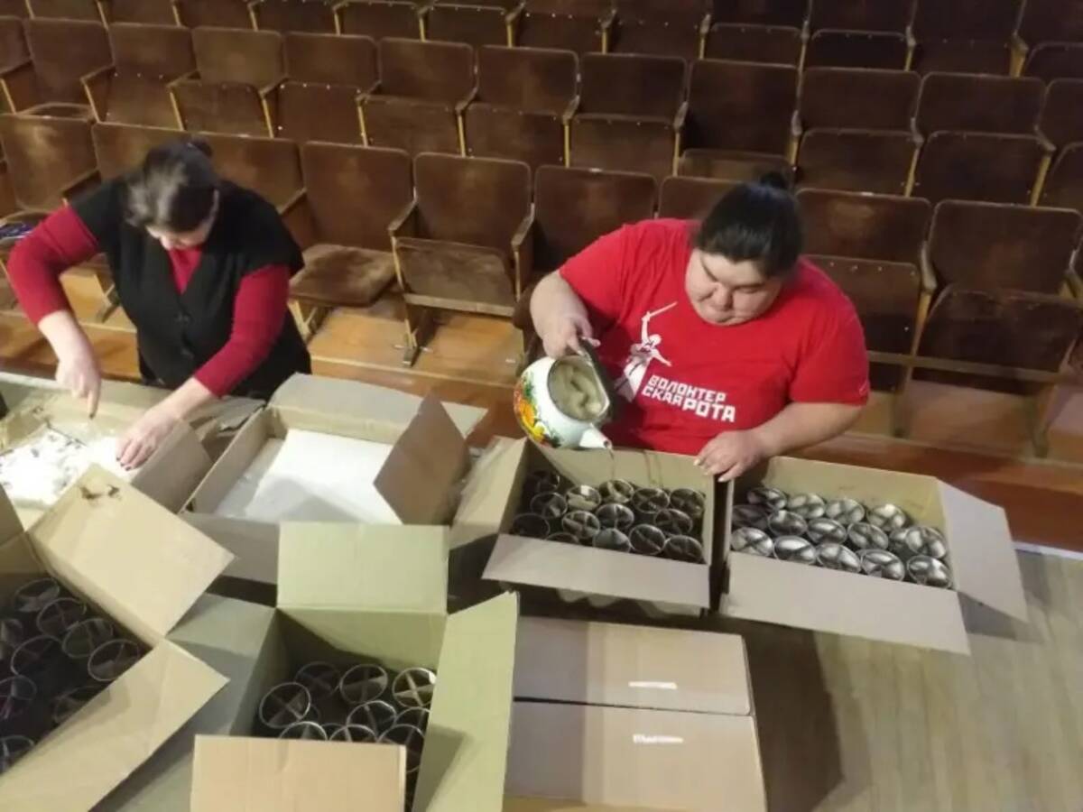 Комаричские волонтёры изготовили партию окопных свечей