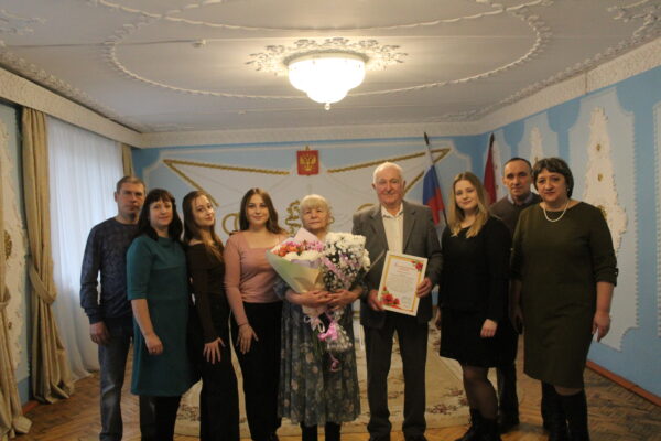 В брянском Карачеве супругов Пьяновых поздравили с полувековым юбилеем совместной жизни