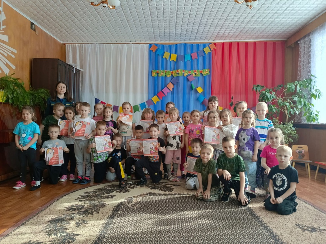 Для воспитанников Локотского детского сада №2 сотрудники ОНДПР по Брасовскому району провели познавательное занятие