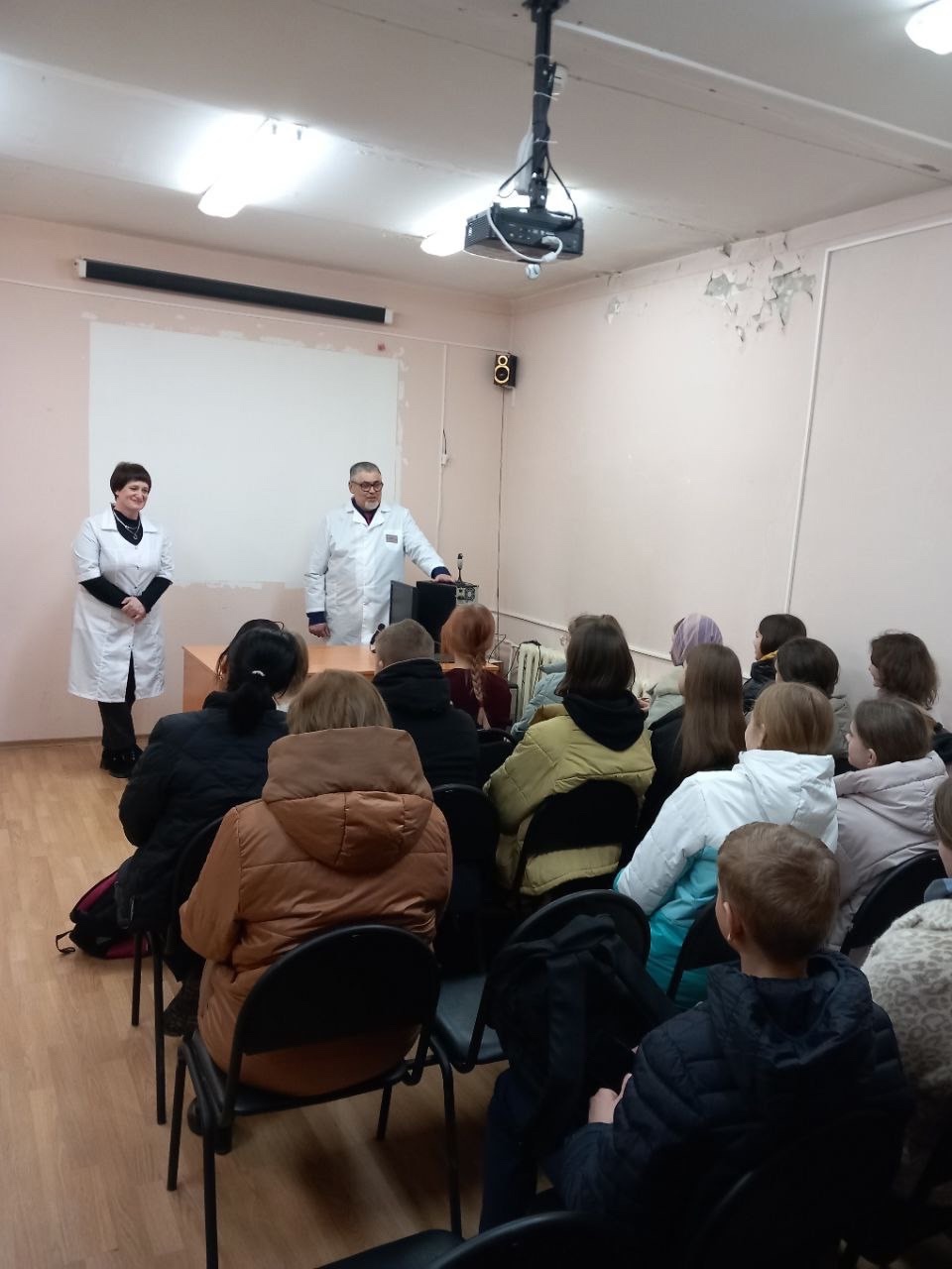 В Брасовской ЦРБ медики рассказали о своей профессии старшеклассникам