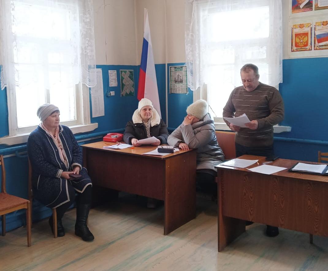 Глава Столбовской сельской администрации Владимир Лапин отчитался перед депутатами Столбовского сельского Совета народных депутатов