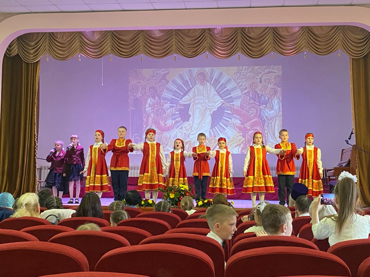 Воскресная школа храма поселка Локоть приняла участие в Пасхальном фестивале воскресных школ