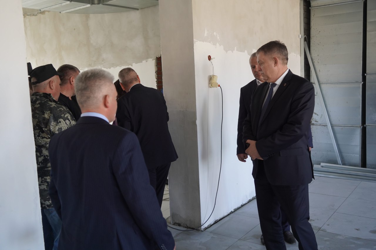 Глава региона побывал в Мглинской школе №1, где идет строительство столовой с пищеблоком