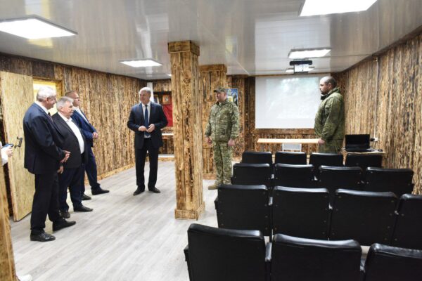 глава региона лично проинспектировал условия, в которых военнослужащие Минобороны выполняют свои задачи,